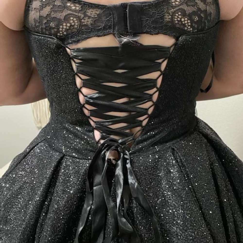 Dress - Picture 4 of 8
